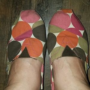 Toms polka dot shoes sz 8 pink, brown, orange